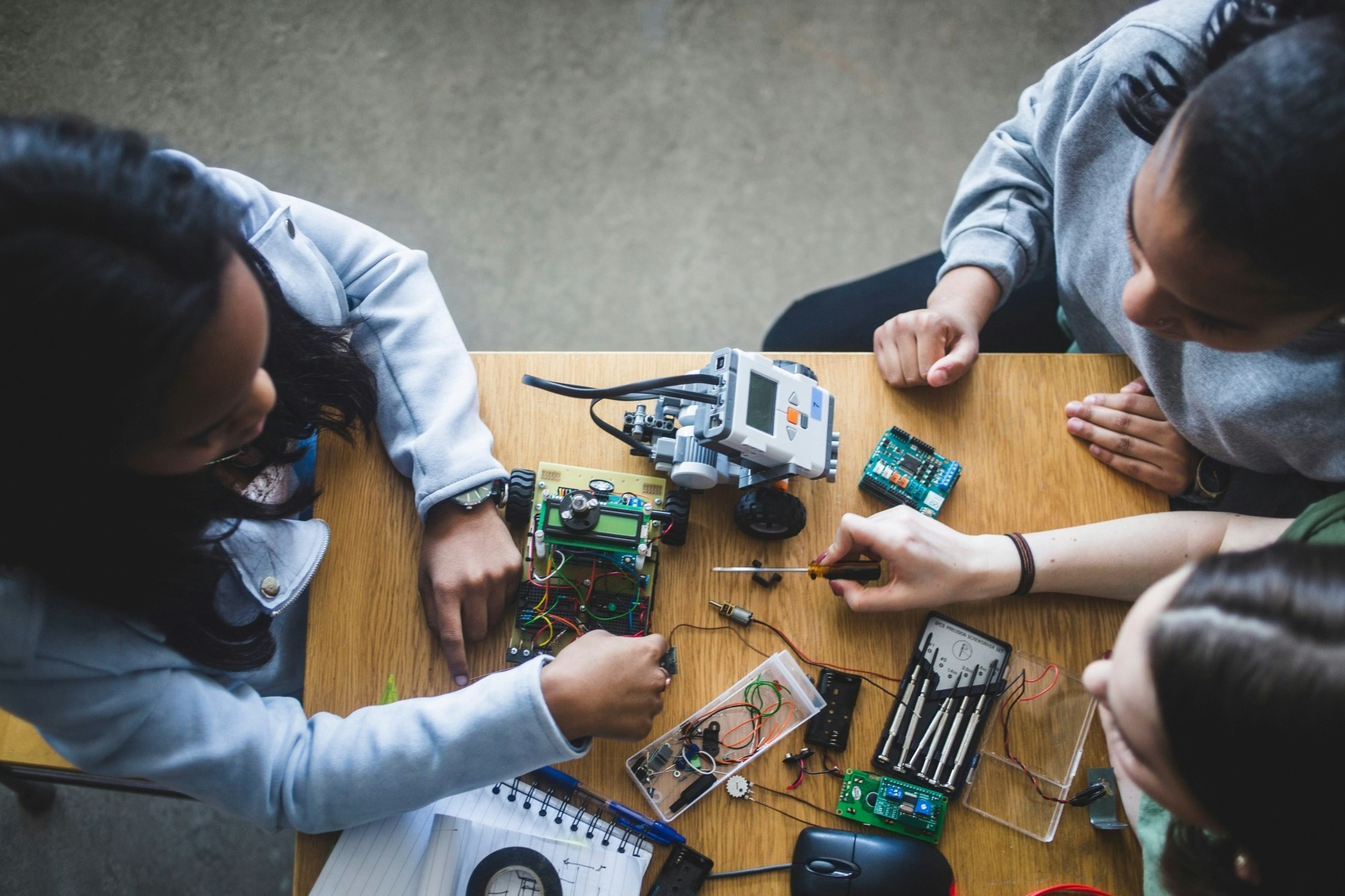 Standards Comp Thinking Stock Students with robots 2 1055843962